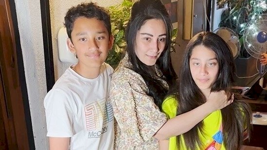 Sanjay Dutt's twins Shahraan and Iqra spotted, fans think they look like ‘dada dadi’ Sunil Dutt, Nargis